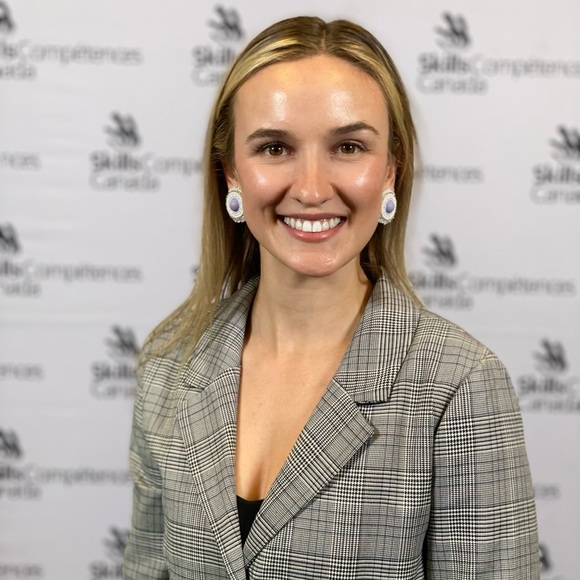 Meet your Posher, Erin - Picture 1 of 1